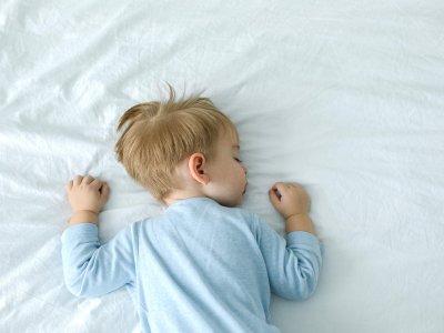 BU ÇOCUK HİÇ UYUMUYOR